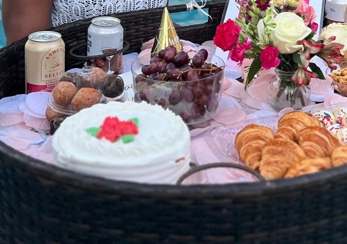 The Classic floating brunch